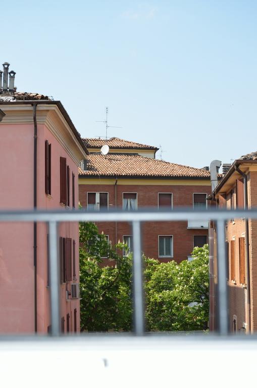 R&B La Pomposa Dei Motori Hotel Modena Bagian luar foto